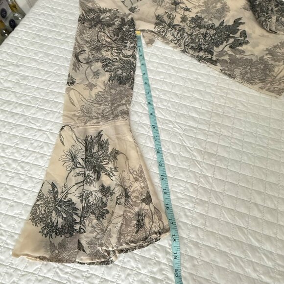 Mimi + Daphne Neutral Floral Print Long Sleeve Blouse With Tie Back Detail S - Picture 9 of 10